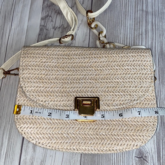 NEW| Daisy Beige Crossbody Bag - Picture 5 of 7